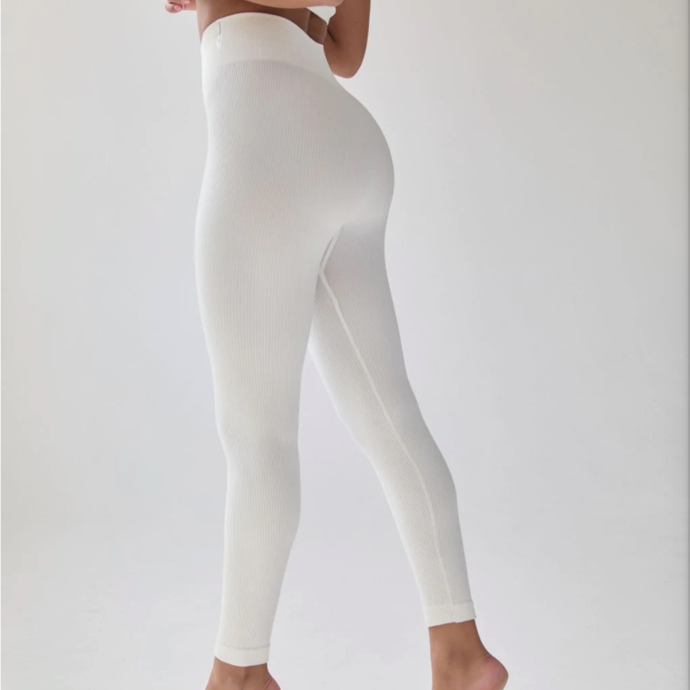 Seamless Contour Ribbed Milk White Leggings